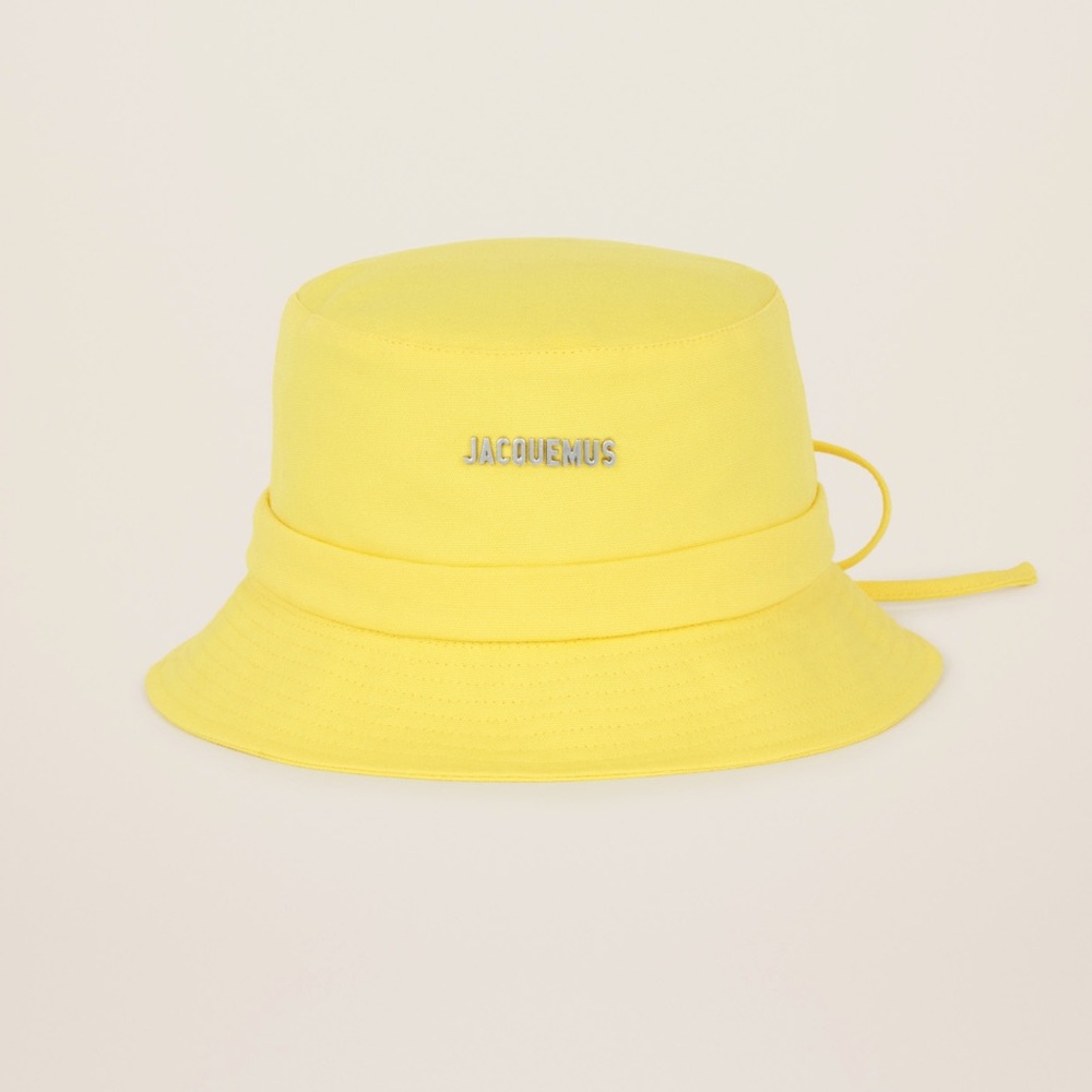 Jaceqmus yellow bucket hat.